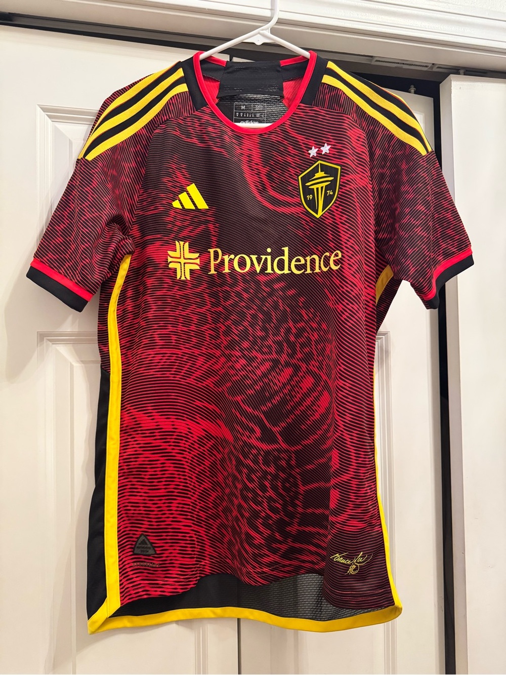 Adidas Men's Seattle Sounders Bruce Lee Soccer Jersey Medium NWT $150 Red Black